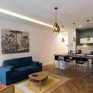 le-confident-grand-t2-au-coeur-de-lyon.hotels-rhonealpes.com/
