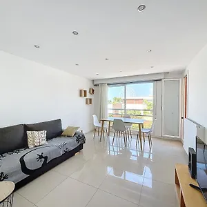 Tout Equipe Avec Terrasse A Cote Des Plages Appartement